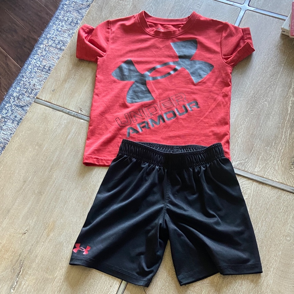 Under Armour Shirt & Short Set
